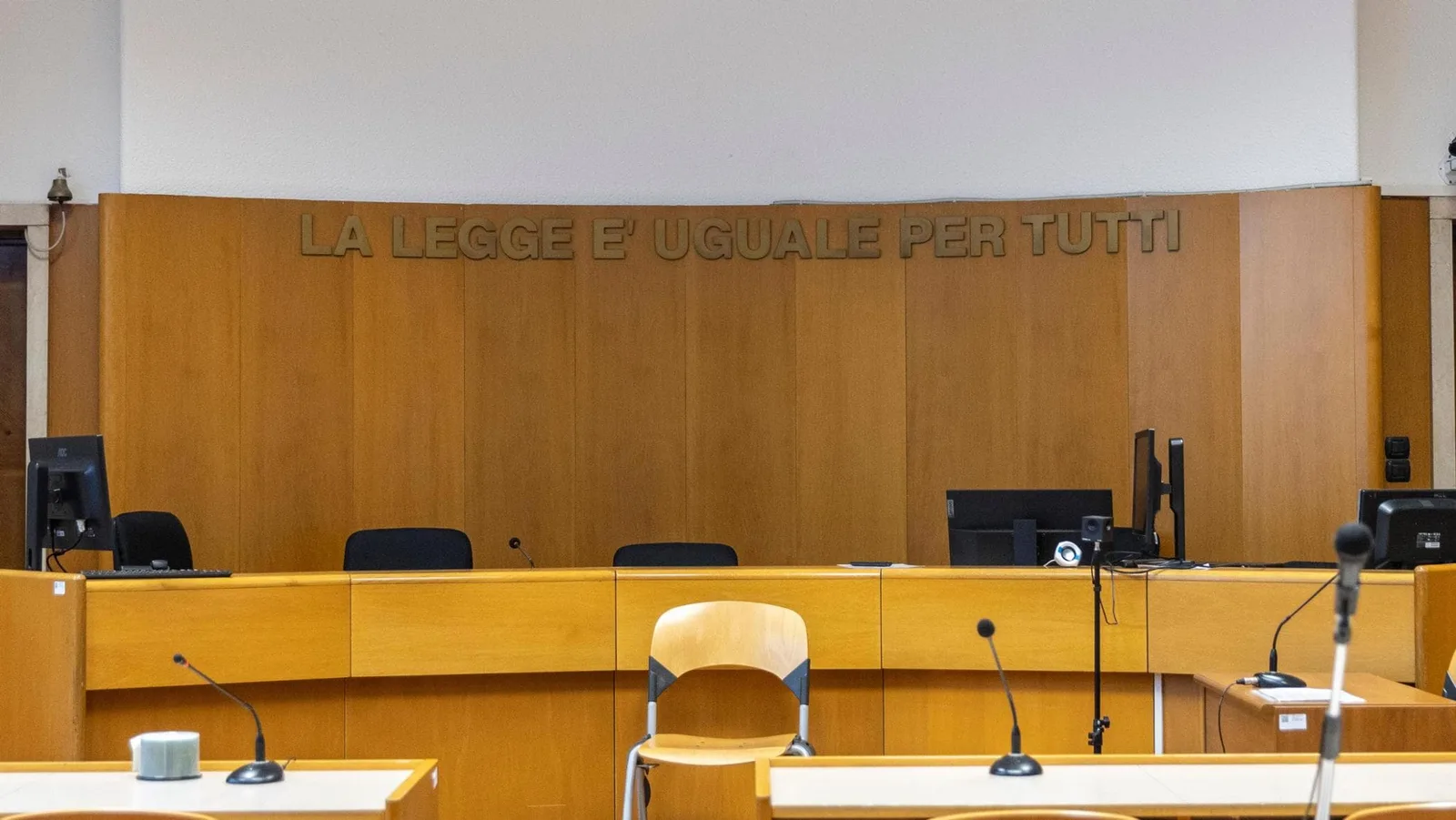 Avvocato condannato a 4 anni e mezzo per spaccio e prostituzione minorile: pagò minore 30mila euro