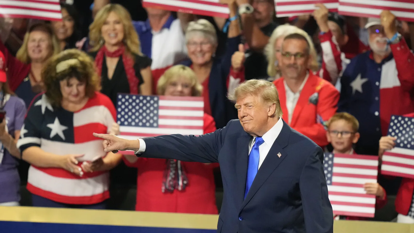 Trump promete un bono de 5.000 dólares a “todos los estadounidenses adultos” si los republicanos ganan las ‘midterms’