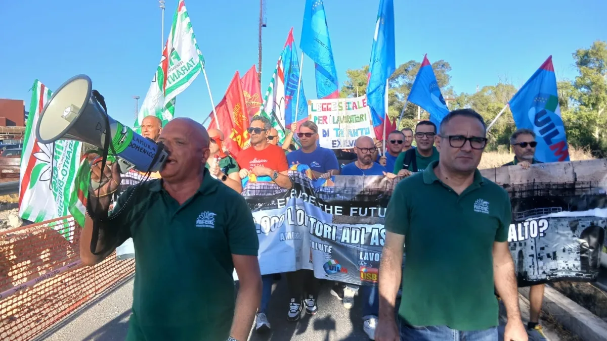 Ex Ilva, al via la protesta dei lavoratori dell'indotto contro i 2.500 licenziamenti: strade bloccate e sciopero di 24 ore
