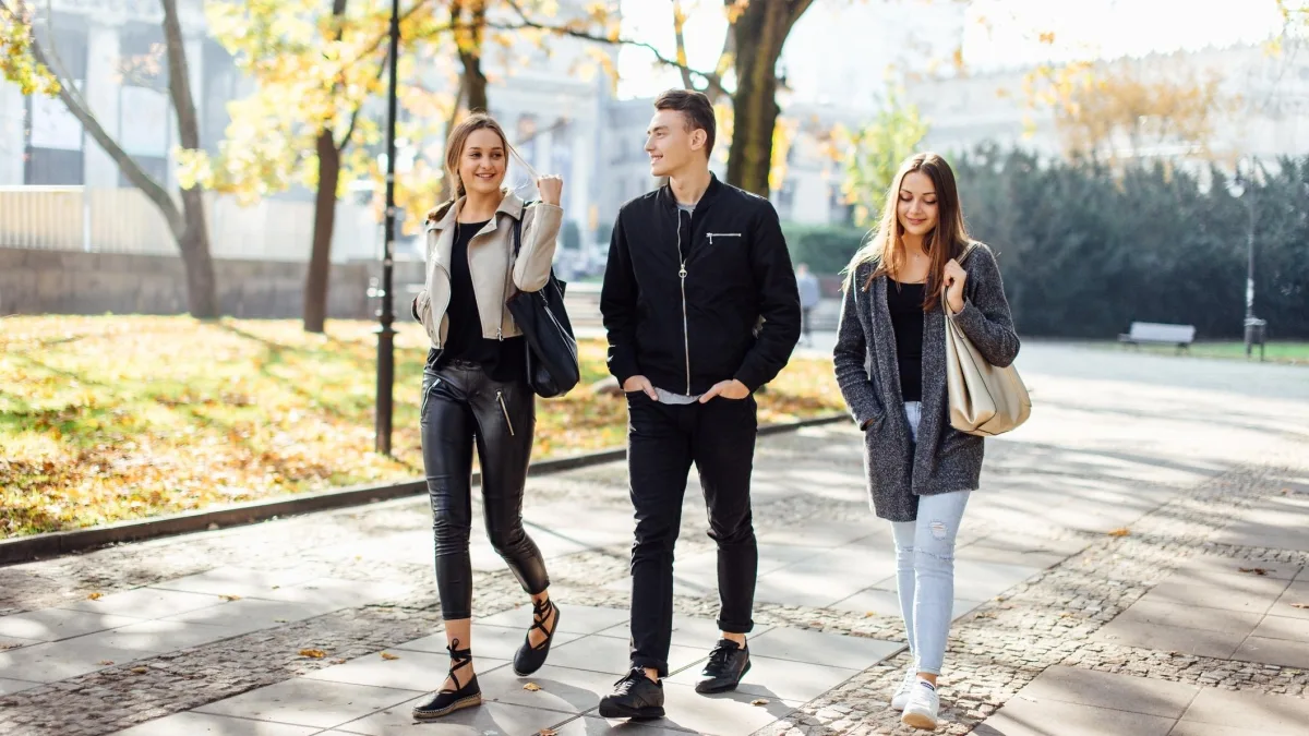 Brevi pause per camminare possono aiutare a controllare la glicemia dopo i pasti