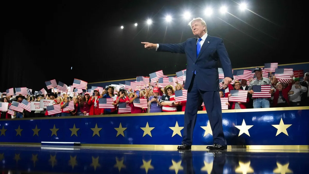 Trump, show a Dallas. Un discorso fiume di quasi due ore e la promessa (da 1,35 trilioni): «Se vinciamo, darò 5mila dollari a ogni americano»