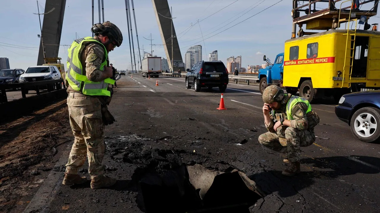 Ucraina; Merz a Kiev, colpito il ponte Nord durante la visita
