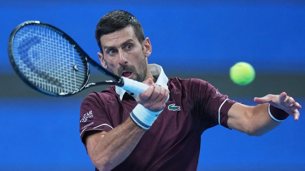 Immortale Djokovic: vince l'Atp Pechino, è il 102° titolo, De Minaur costretto al ritiro