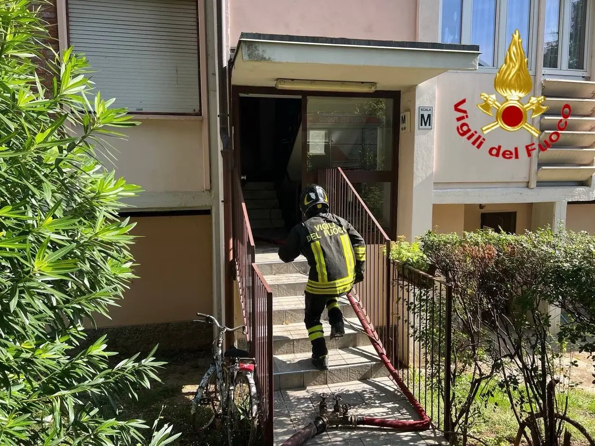 Milano, incendio in zona Bicocca: donna di 75 anni muore tra le fiamme del suo appartamento