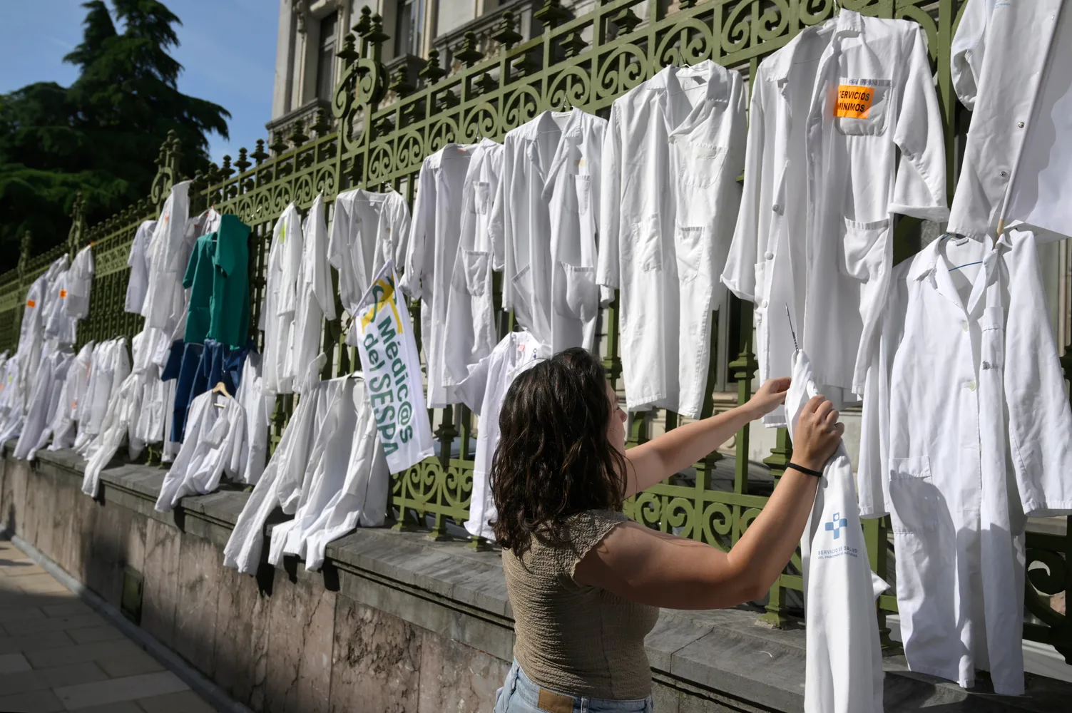 Los médicos aplazan los paros indefinidos por la convocatoria de elecciones