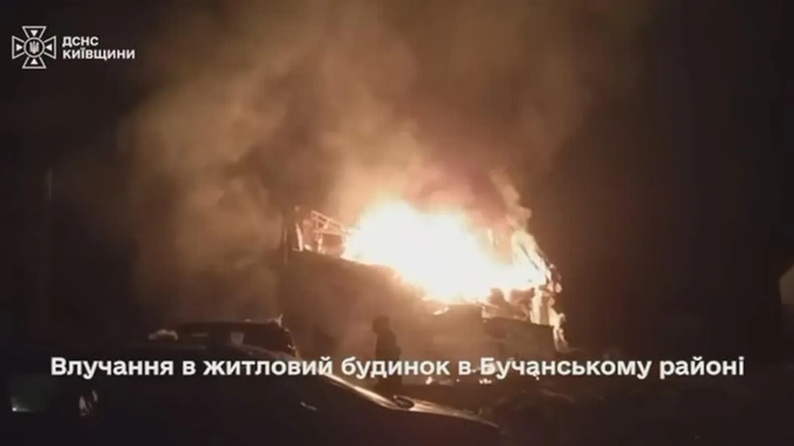 Un incendio avvolge un edificio a Kiev le esplosioni sulla capitale ucraina
