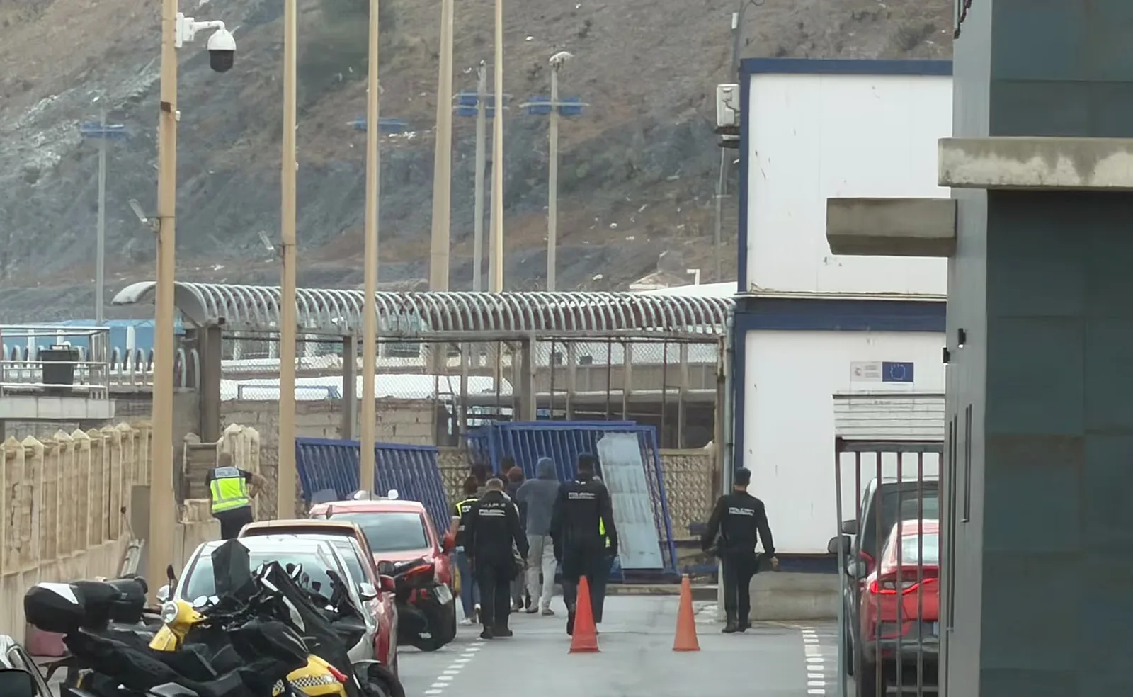 El desalojo de la playa de El Trampolín dispara los “regresos voluntarios” en Ceuta: 900 retornos en un día