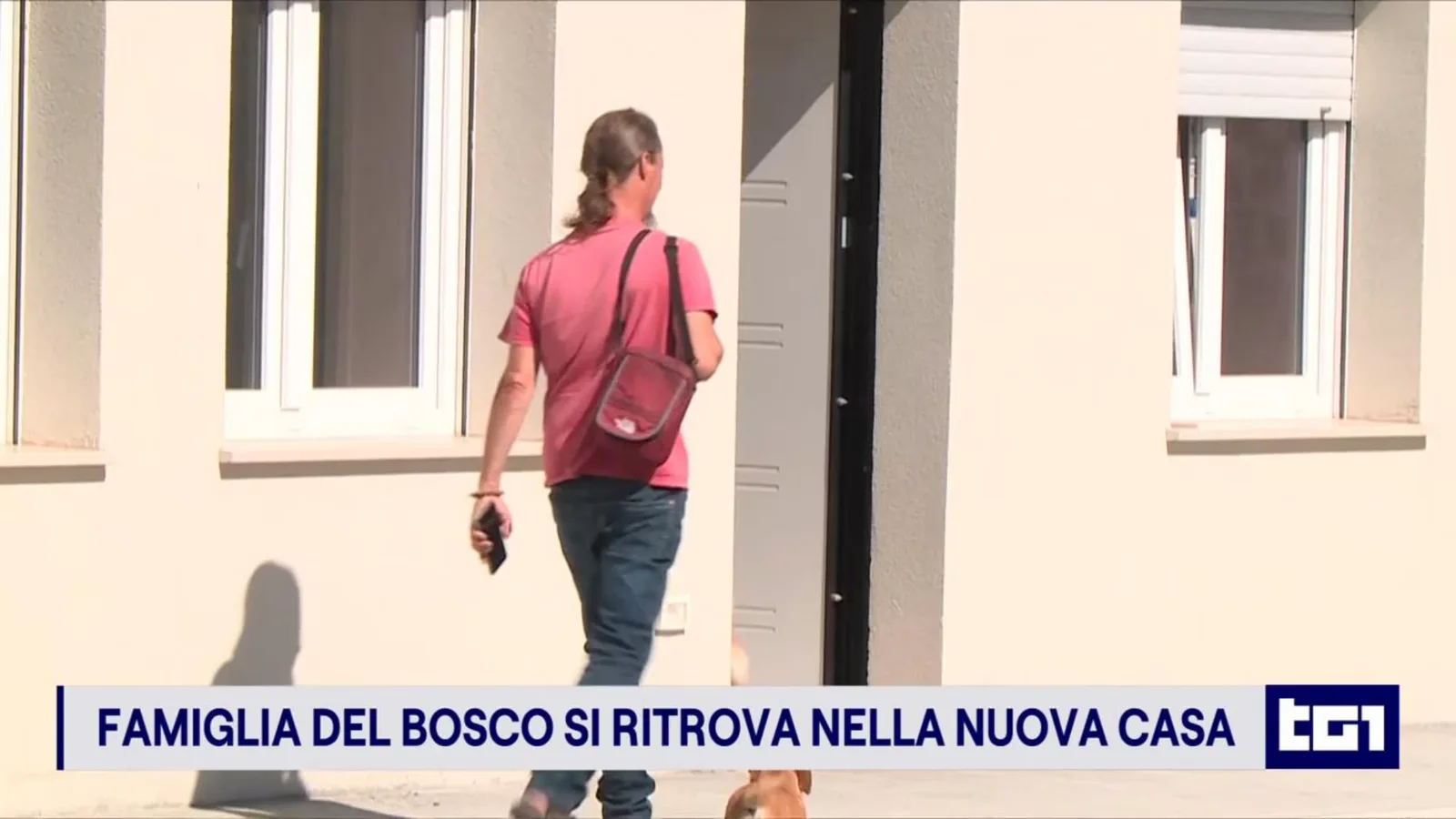 La famiglia nel bosco insieme nella nuova casa: inizia il ritorno alla normalità