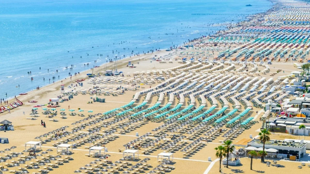 Concessioni balneari, stop alle proroghe: il Consiglio di Stato impone le gare entro il 2027 (e no a indennizzi automatici)