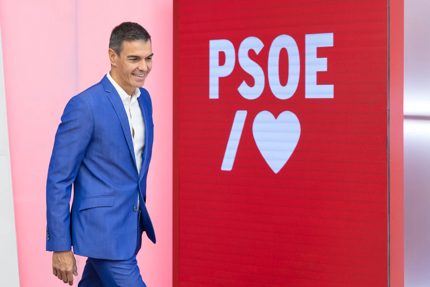 La crisis de Ceuta castiga al PSOE con dos puntos menos, según el CIS