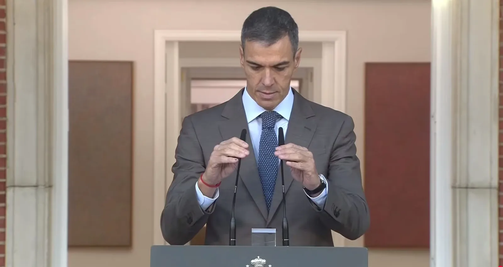 Sánchez entierra a la izquierda 15-M