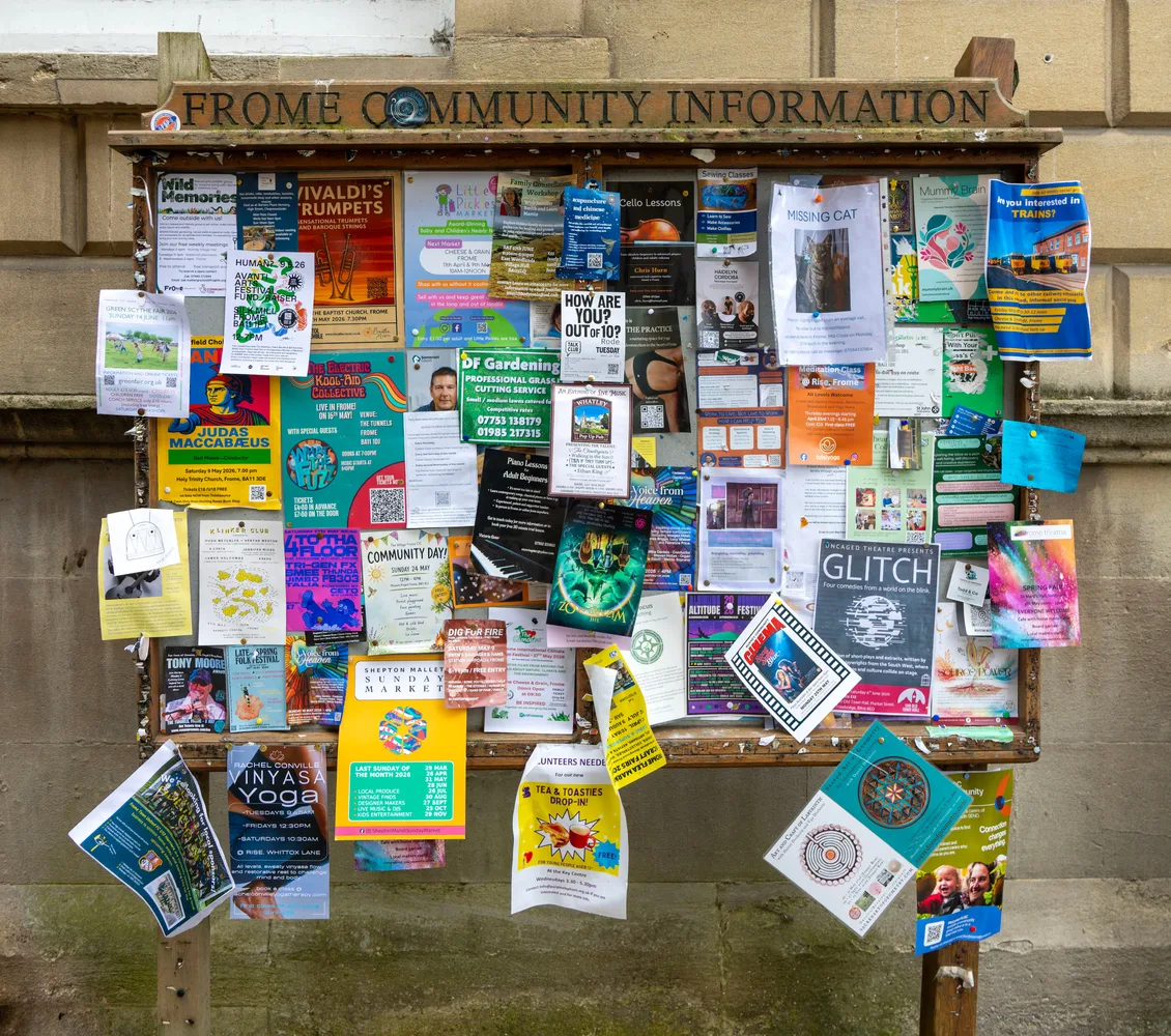 La invasión de los carteles hechos con inteligencia artificial
