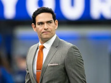 Mark Sanchez plans guilty plea to charges stemming from fight outside hotel