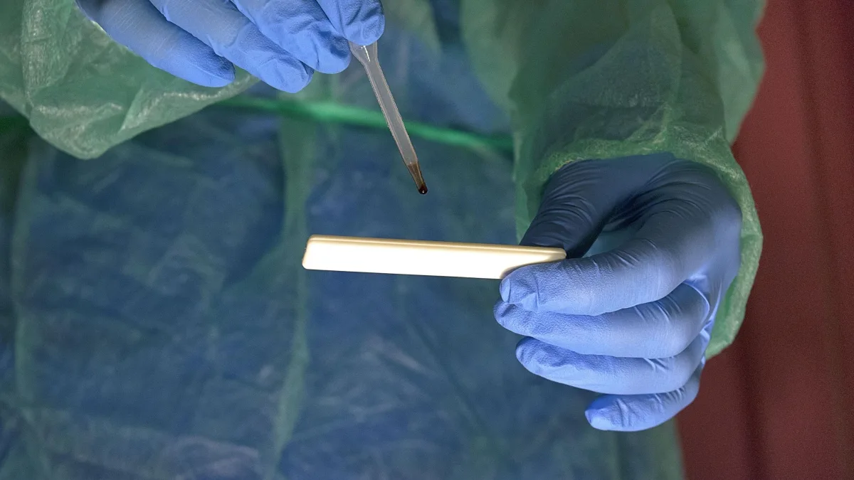La compagna aspetta un bimbo da lui ma torna dall'ex: il padre naturale riconosciuto dopo 7 anni con il test del Dna