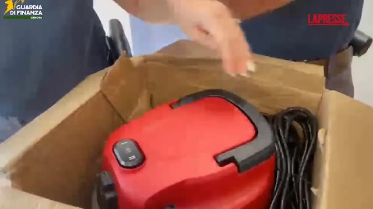 Così hanno nascosto oltre 30 kg di droga in aspirapolveri e casse acustiche: il sequestro