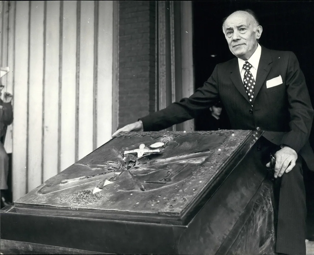 Robado un libro “excepcional” de 210 kilos con la cubierta de Salvador Dalí en un museo francés