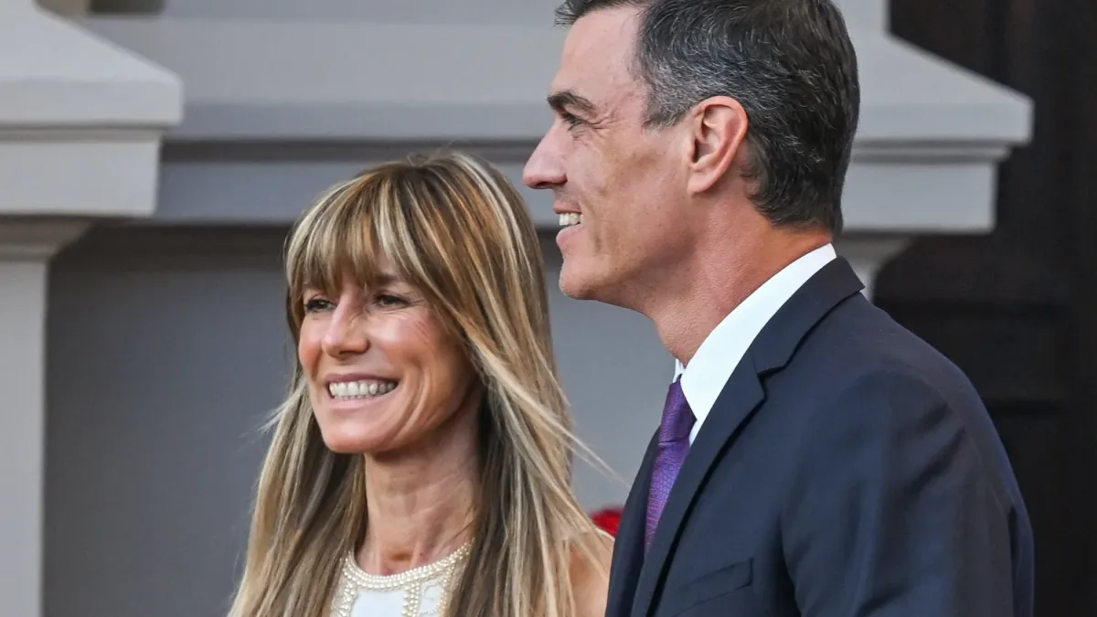 Spagna, Begoña Gómez rinviata a giudizio: la moglie di Pedro Sánchez sarà processata per «traffico di influenze»