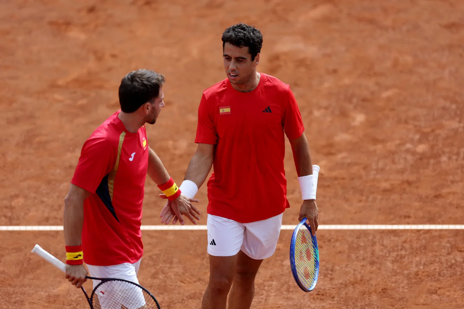 España sonroja a Chile y disputará las Finales de la Copa Davis en Bolonia