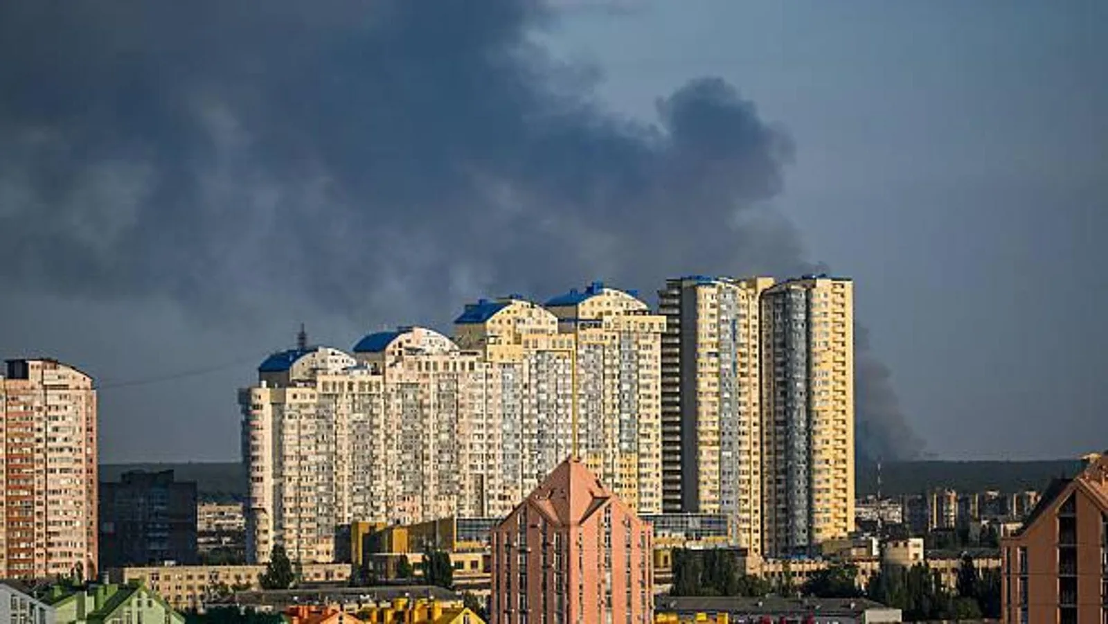 Guerra Ucraina - Russia, le news. Raid russo su Kiev, sospeso il servizio ferroviario della città
