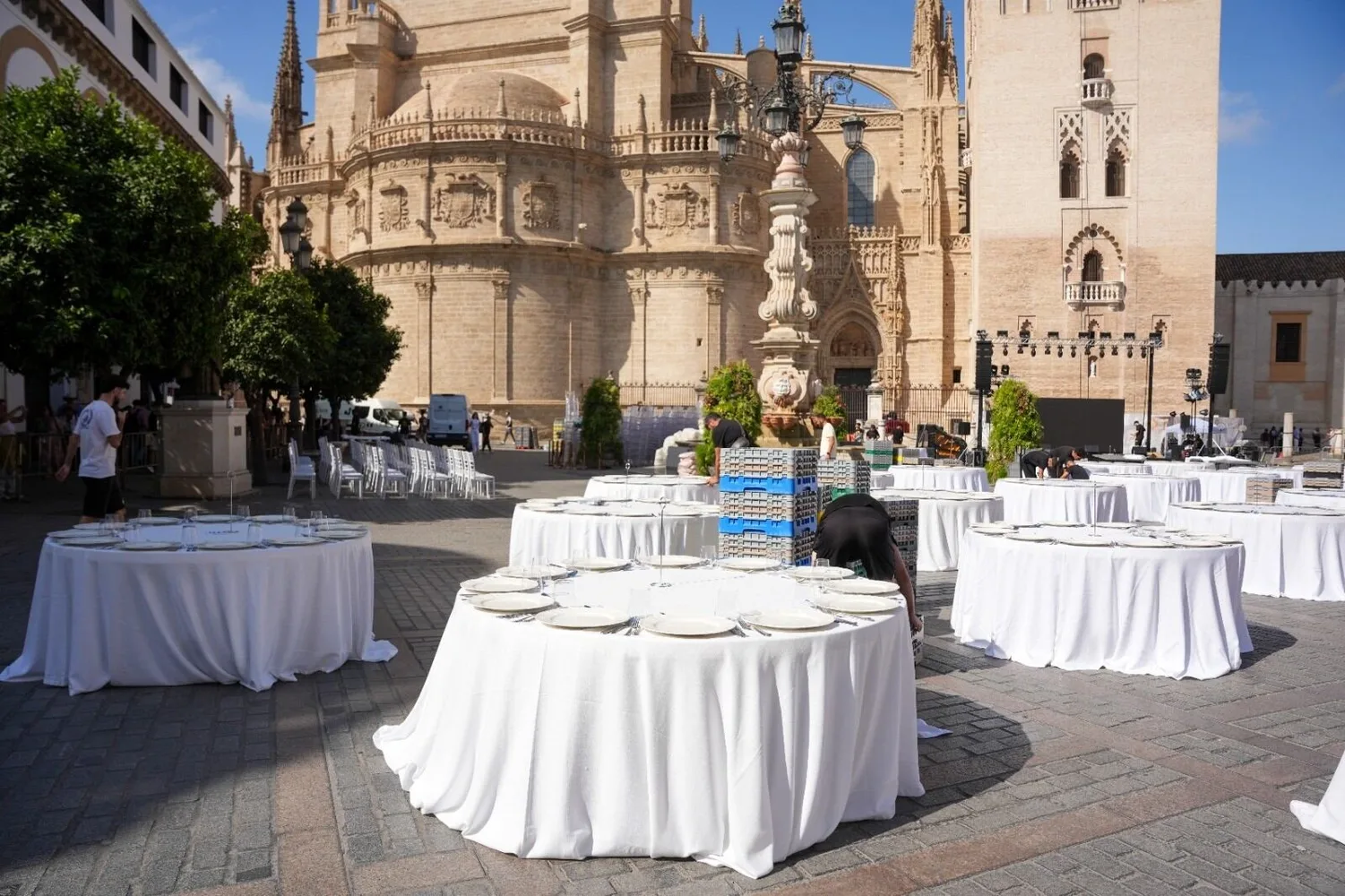Pijos, hoteles y política en Sevilla