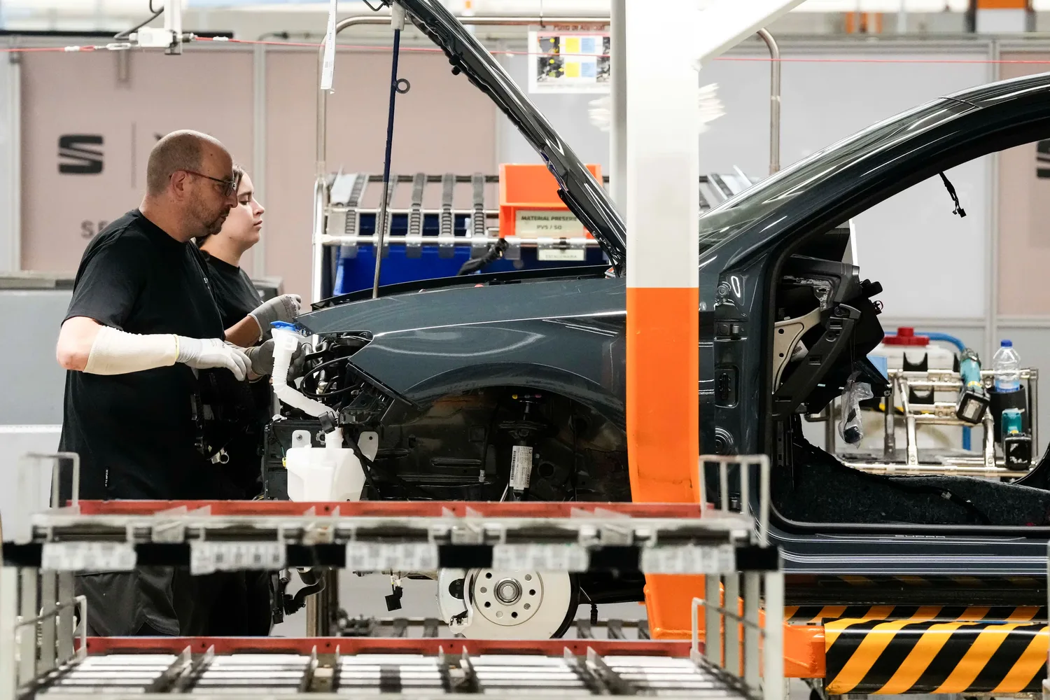 Los sindicatos y las patronales del motor advierten de pérdidas de empleo si desaparece la marca Seat