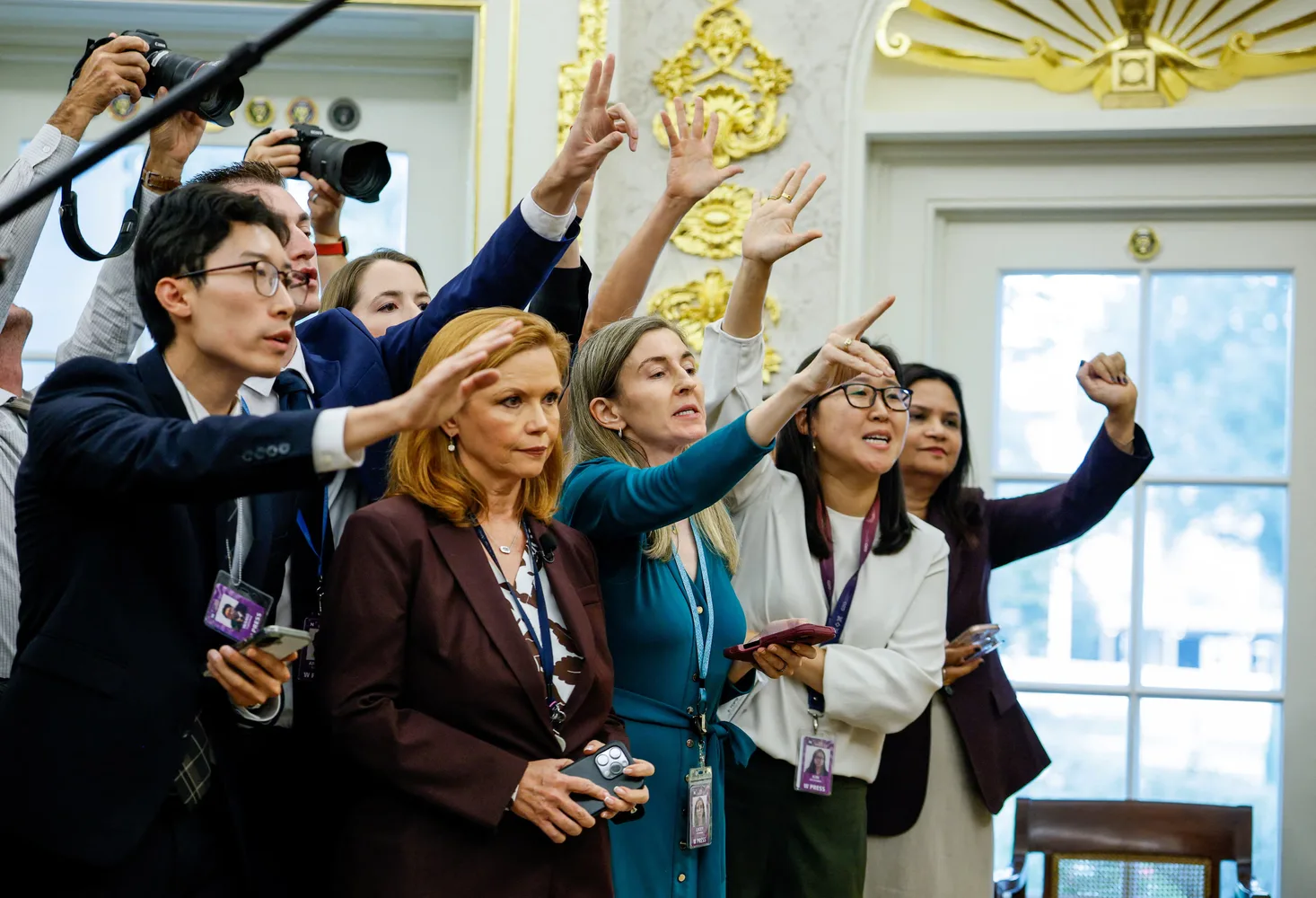 ‘Hiperpolítica’ y la dificultad de la reflexión pausada