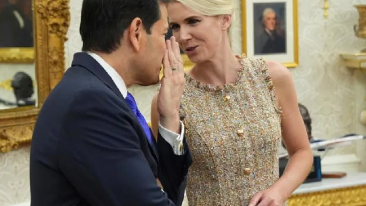 Trump rompe con le tv americane. La mano di Natalie Harp dietro la nuova «guerra» | E il presidente si fa la sua tv