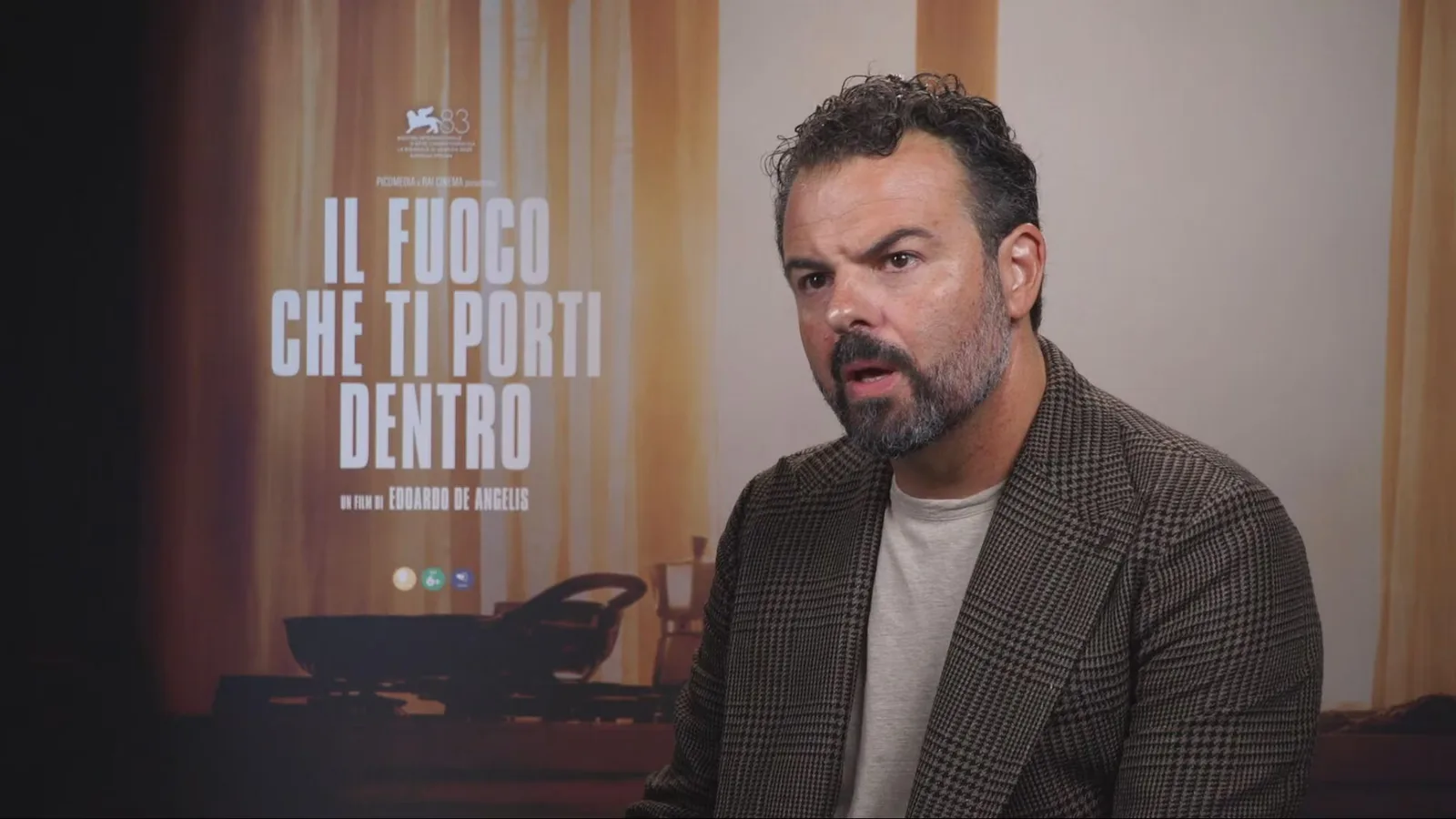A Venezia "Il fuoco che ti porti dentro": Edoardo De Angelis indaga il rapporto madre-figlio