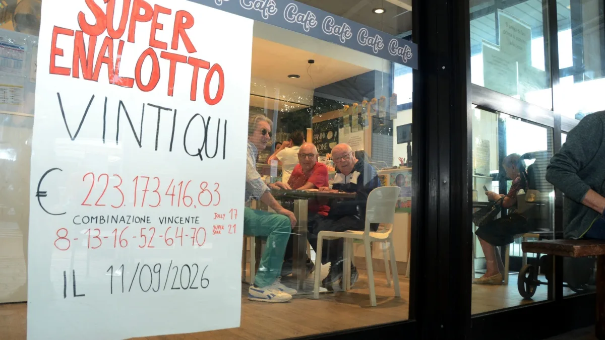 Oggiono, il giorno dopo gli oltre 223 milioni vinti con una schedina da 5 euro: «Ma chi è il fortunato?»