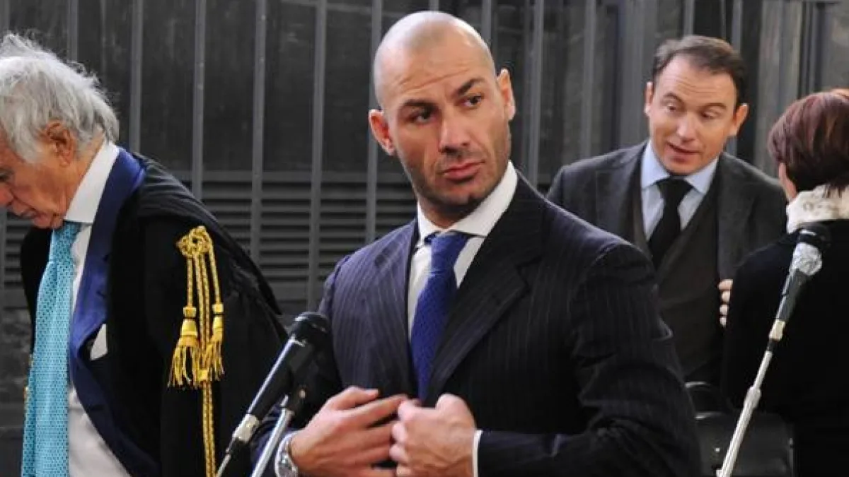 Riccardo Bossi arrestato: dai gioielli non pagati alle truffe. Il fratello Renzo: «Noi mai insieme, neanche a Natale»