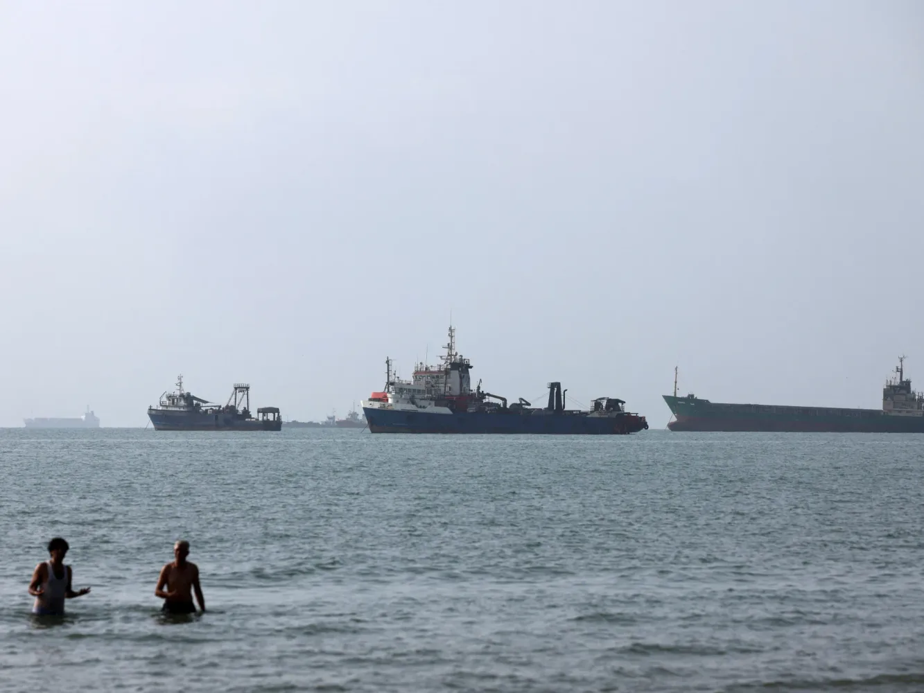 Iran war live: Oman says Hormuz talks with Iran, Gulf states postponed