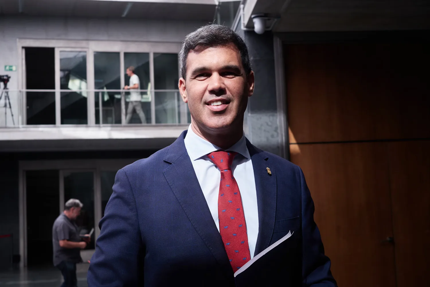 El presidente del PP navarro deja el cargo por sorpresa y en el partido no se descarta la candidatura del tránsfuga Sayas