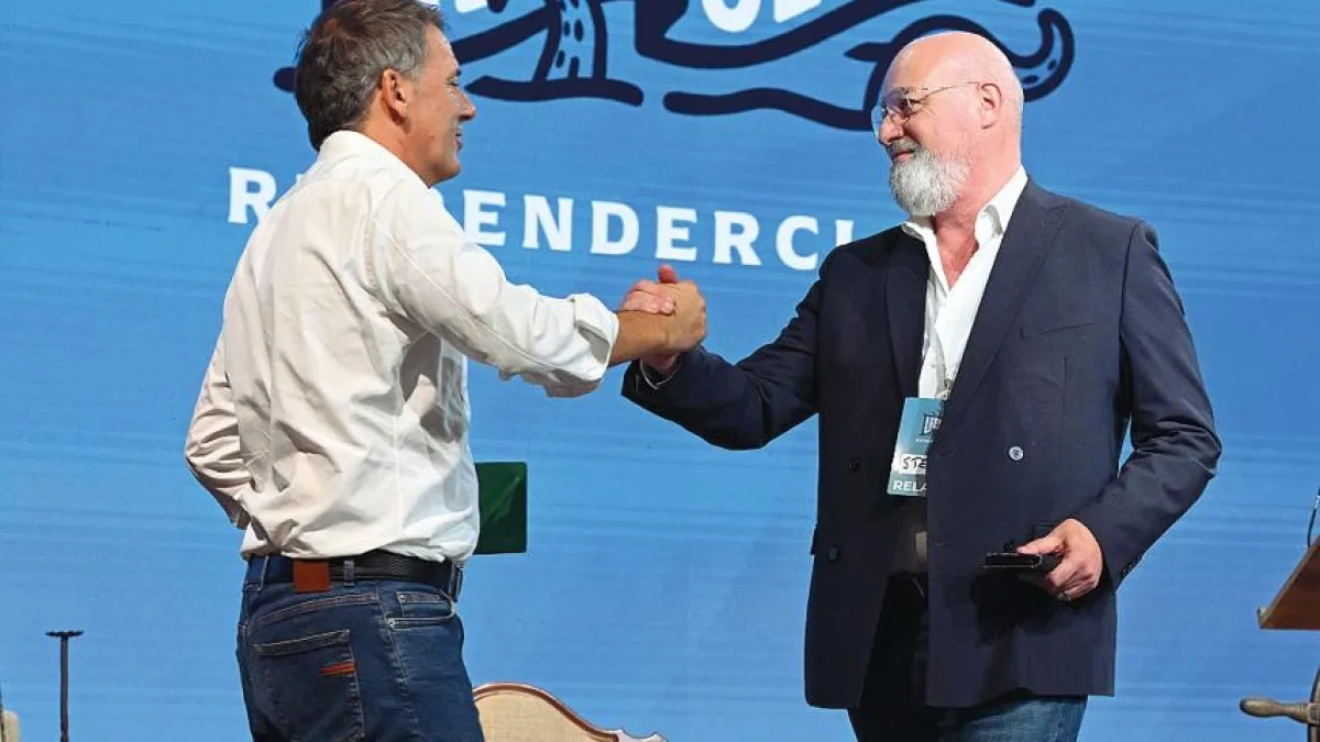 Renzi apre ai forzisti: «Venite con noi». Lo stop di Tajani: «Il centro è uno solo, ed è Forza Italia. Noi casa dei moderati»