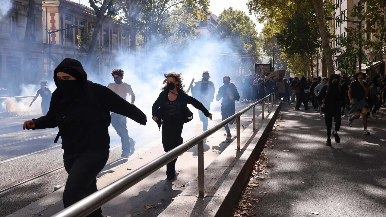 La protesta non si ferma, ancora scontri e violenze in Francia