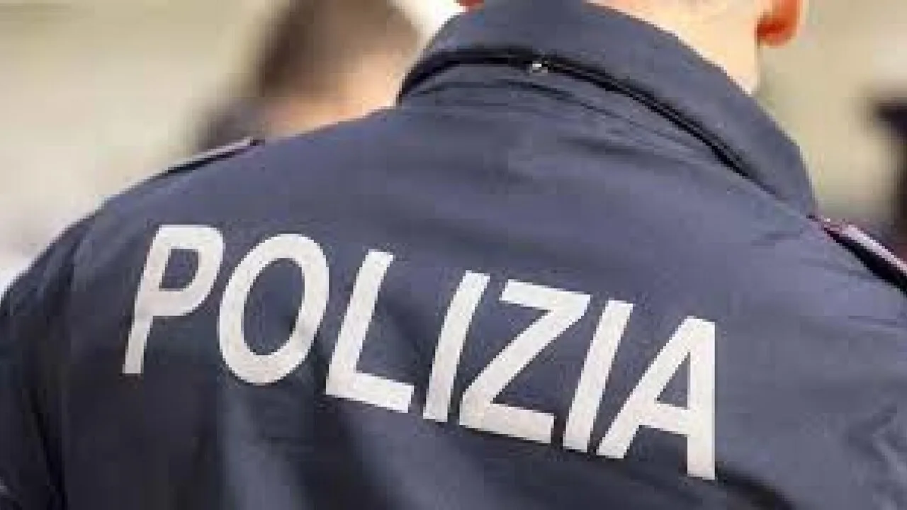 Precipita nel vano ascensore di un cantiere e muore