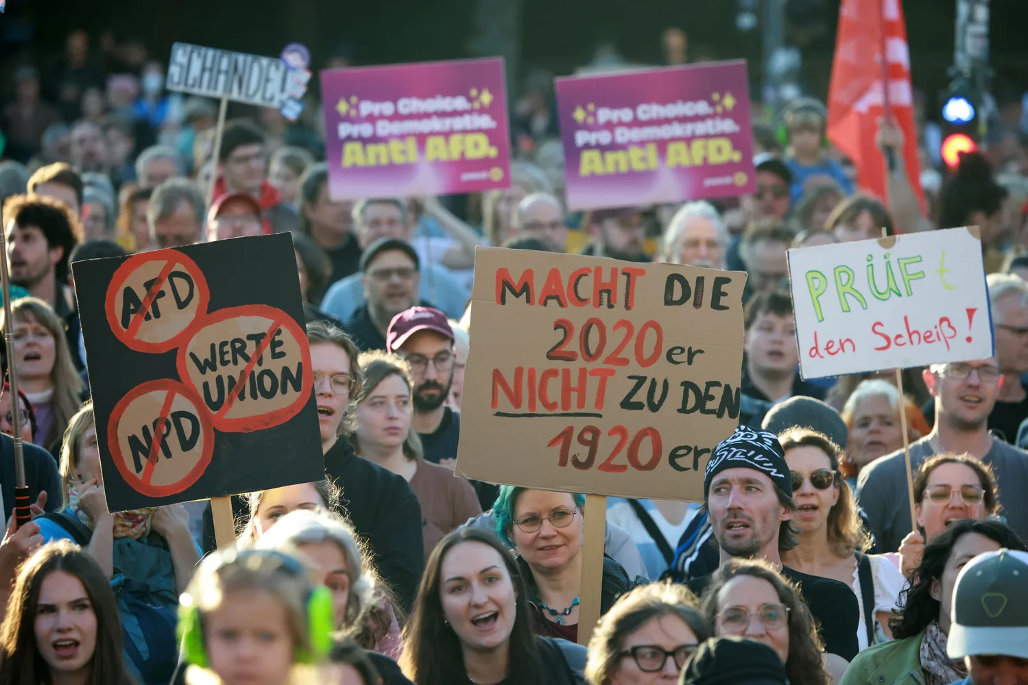Miles de personas salen a la calle en Alemania para plantar cara a la extrema derecha