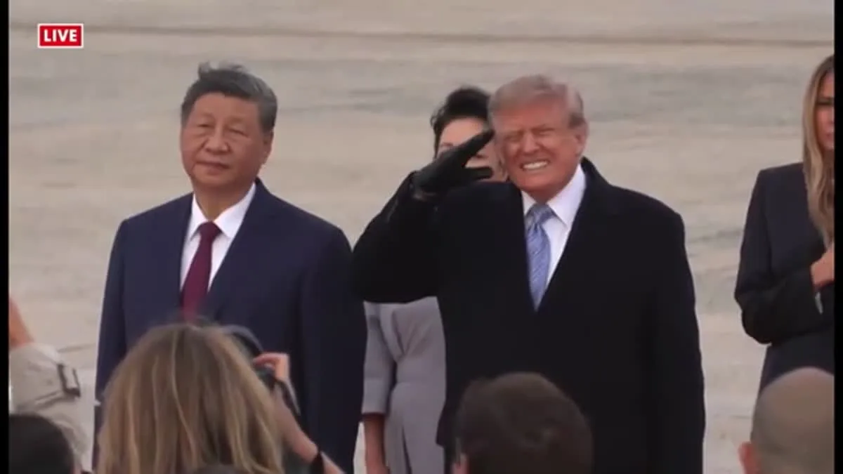 Il passaggio dei caccia disturba Trump: la smorfia per il rumore troppo forte