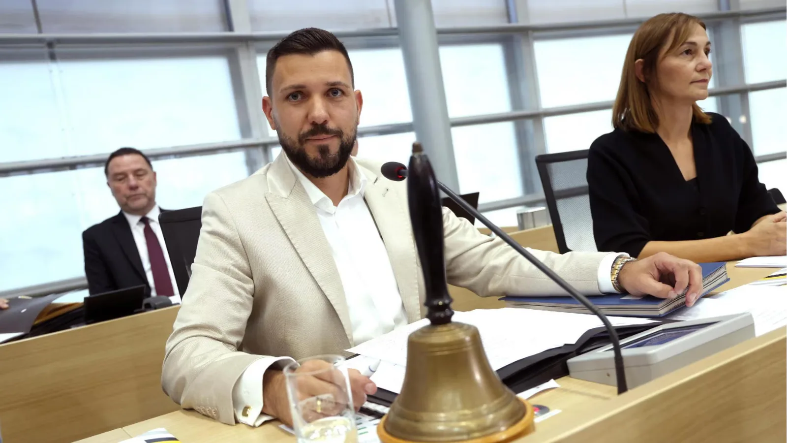 Sassonia-Anhalt, crolla il "Brandmauer": il candidato AfD eletto presidente del Parlamento del Land