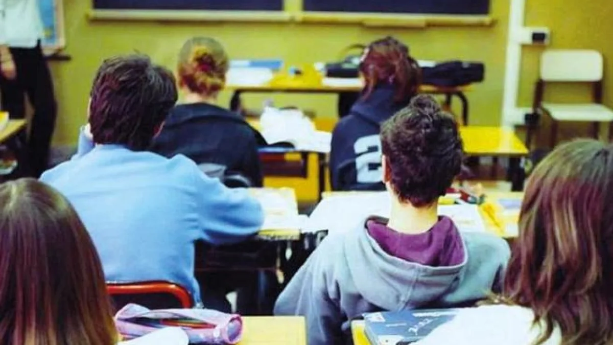 Salento, a sei anni va a scuola con un coltello di 13 centimetri: trovato da una docente. Parte la segnalazione ai servizi sociali