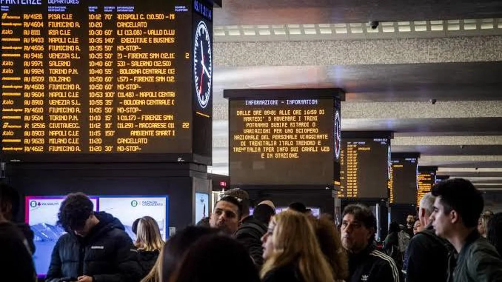 Sciopero generale: treni, scuola e sanità a rischio. Ecco chi incrocia le braccia oggi (e i servizi garantiti)