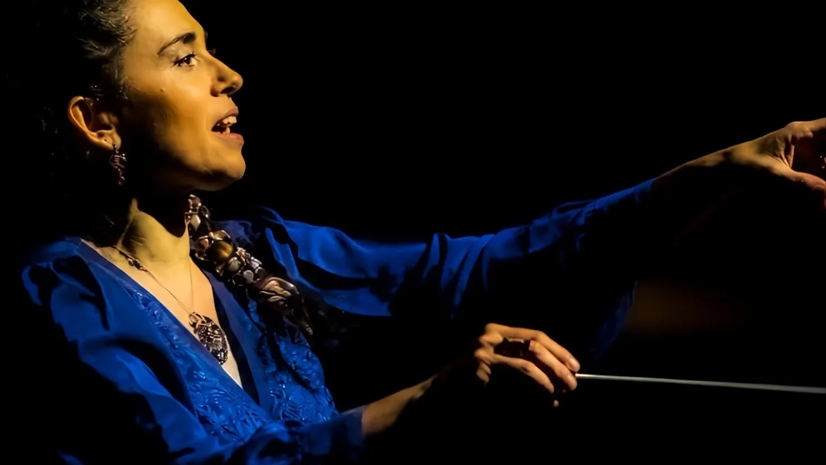 «Sul podio mi faccio chiamare maestra: mi vestivo da uomo». L'autobiografia della direttrice d'orchestra Gianna Fratta