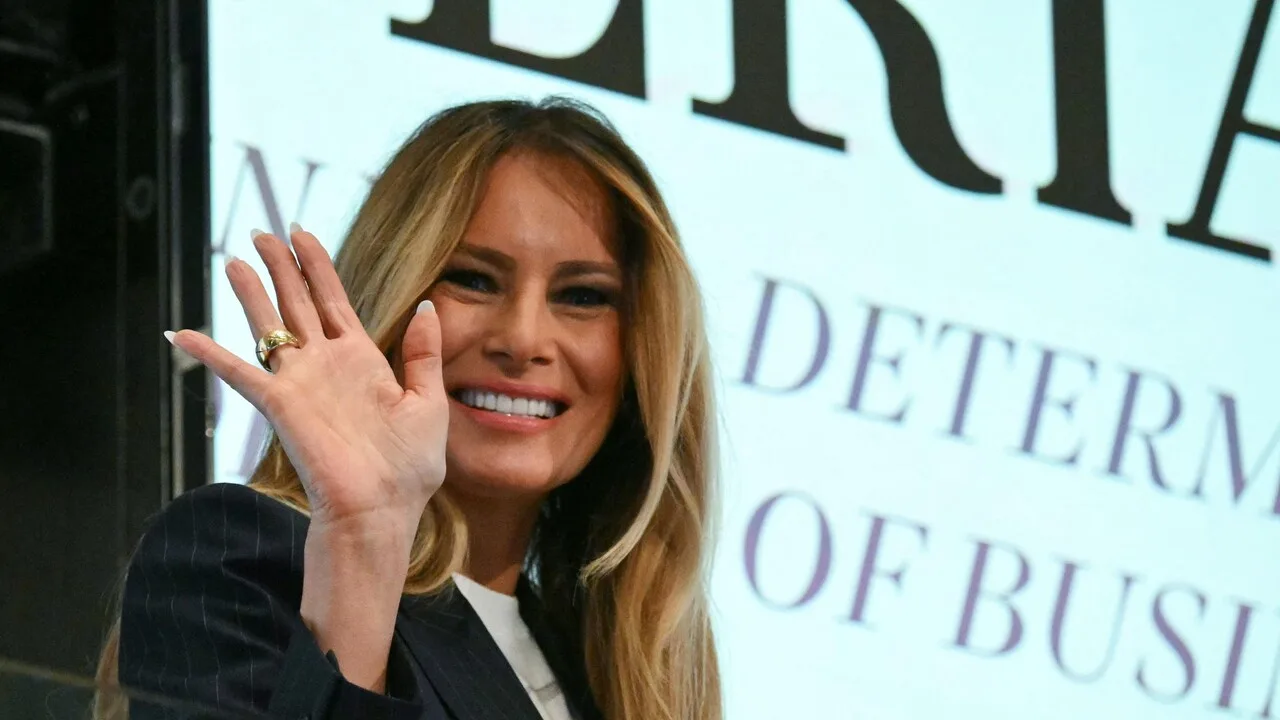 Melania Trump suona la campana di apertura a Wall Street e lancia Imperia