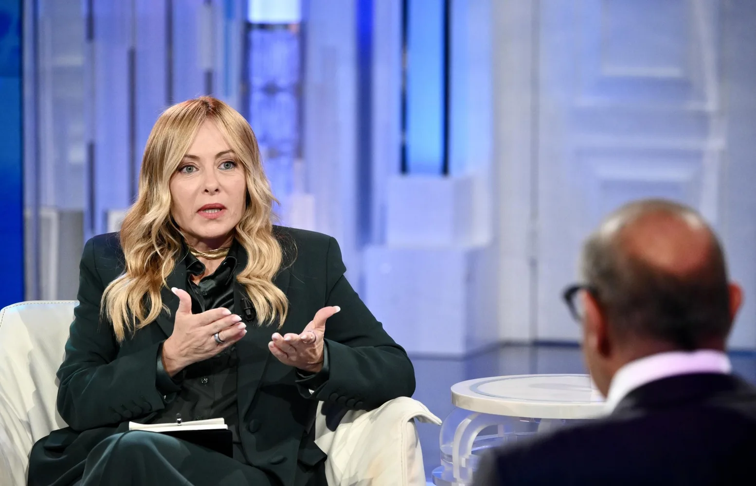 Conti, gelata sul governo. Il deficit resta sopra il 3%. E la premier attacca l’Istat