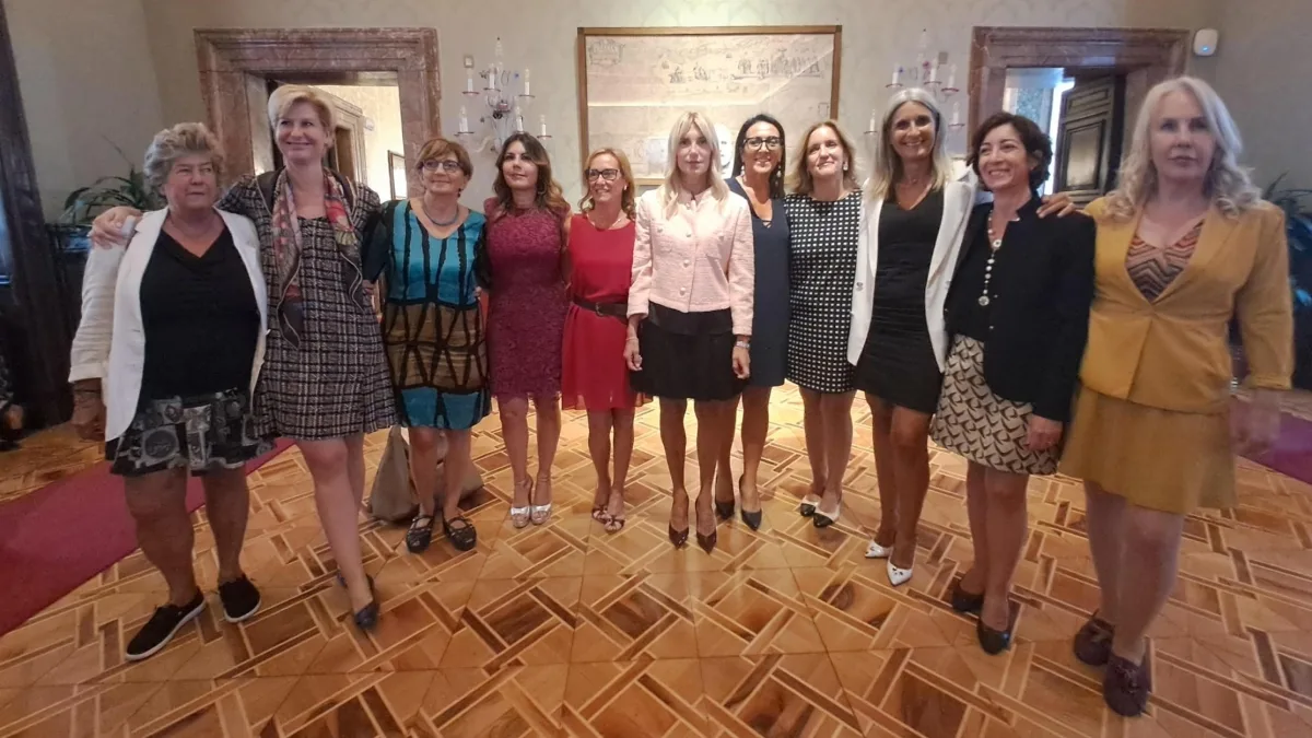 «Gonna lunga o corta? Meglio senza». È bufera sull’uscita di Vannacci