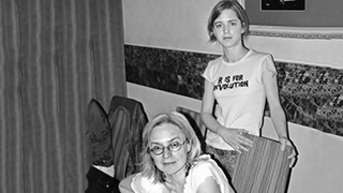 Vera Politkovskaja: «Mia madre cercava la verità, per questo raccontava la guerra in Cecenia. Oggi andrebbe in Ucraina»