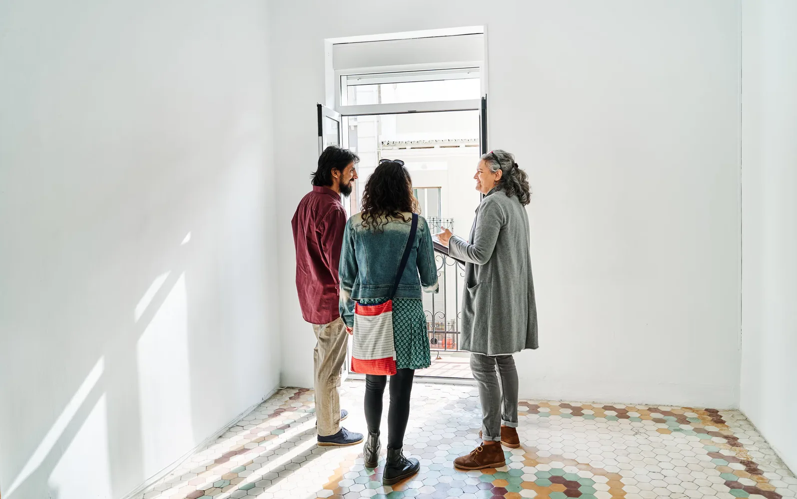 Comprar y alquilar casa en 24 horas por miedo a perderla: estos son los riesgos de las operaciones exprés