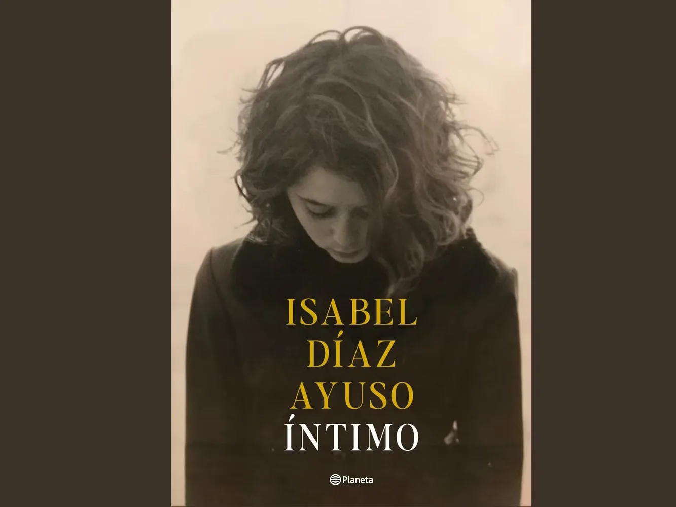 Ayuso debuta en el mundo editorial con ‘Íntimo’, un libro escrito durante su peor crisis política