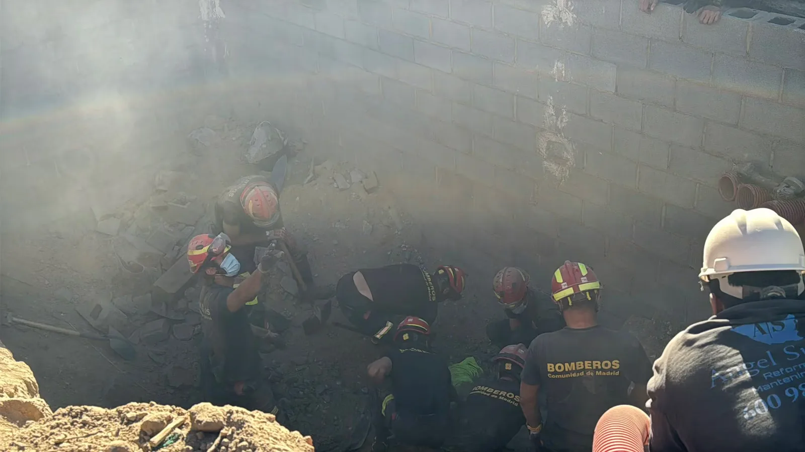 Muere un trabajador tras desplomarse un muro en la obra de un chalet en La Moraleja