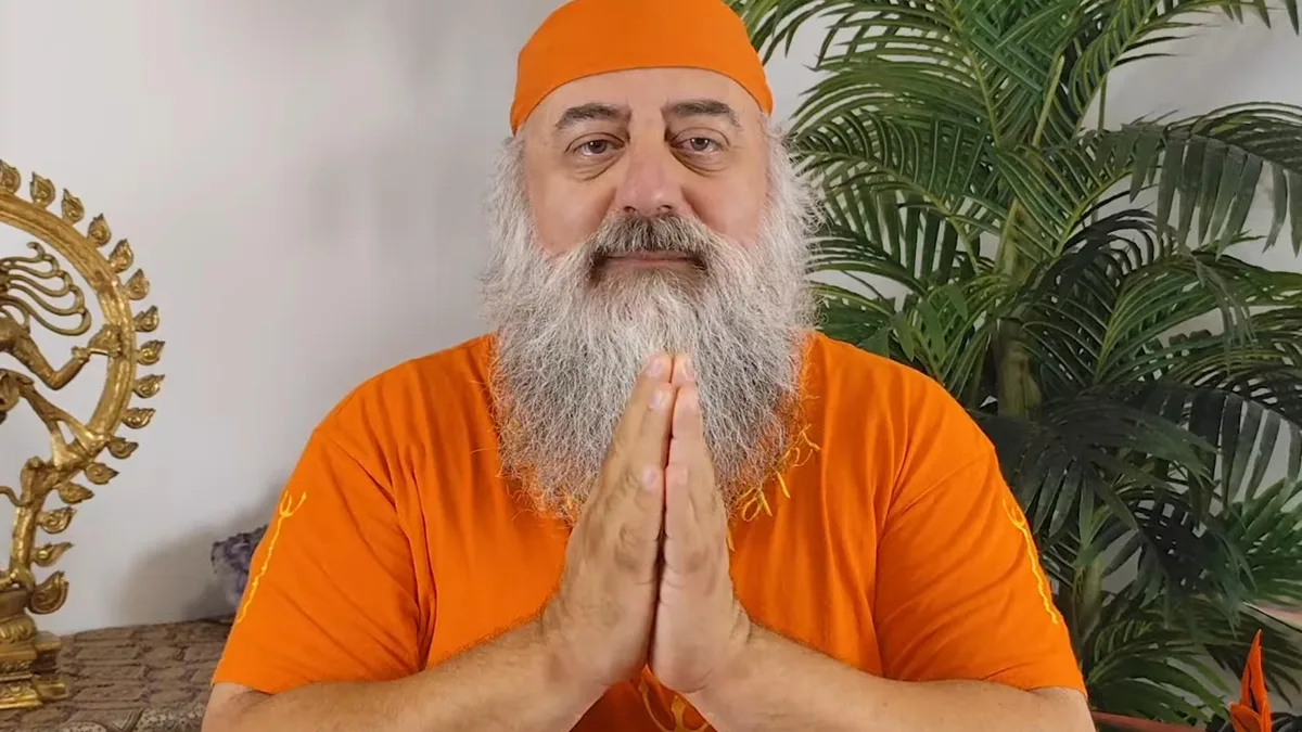 «A 9 anni entrai nella setta. Avevamo le teste rasate e le tuniche arancioni, lui ci umiliava ogni giorno»: parla una delle vittime del guru della Val Susa