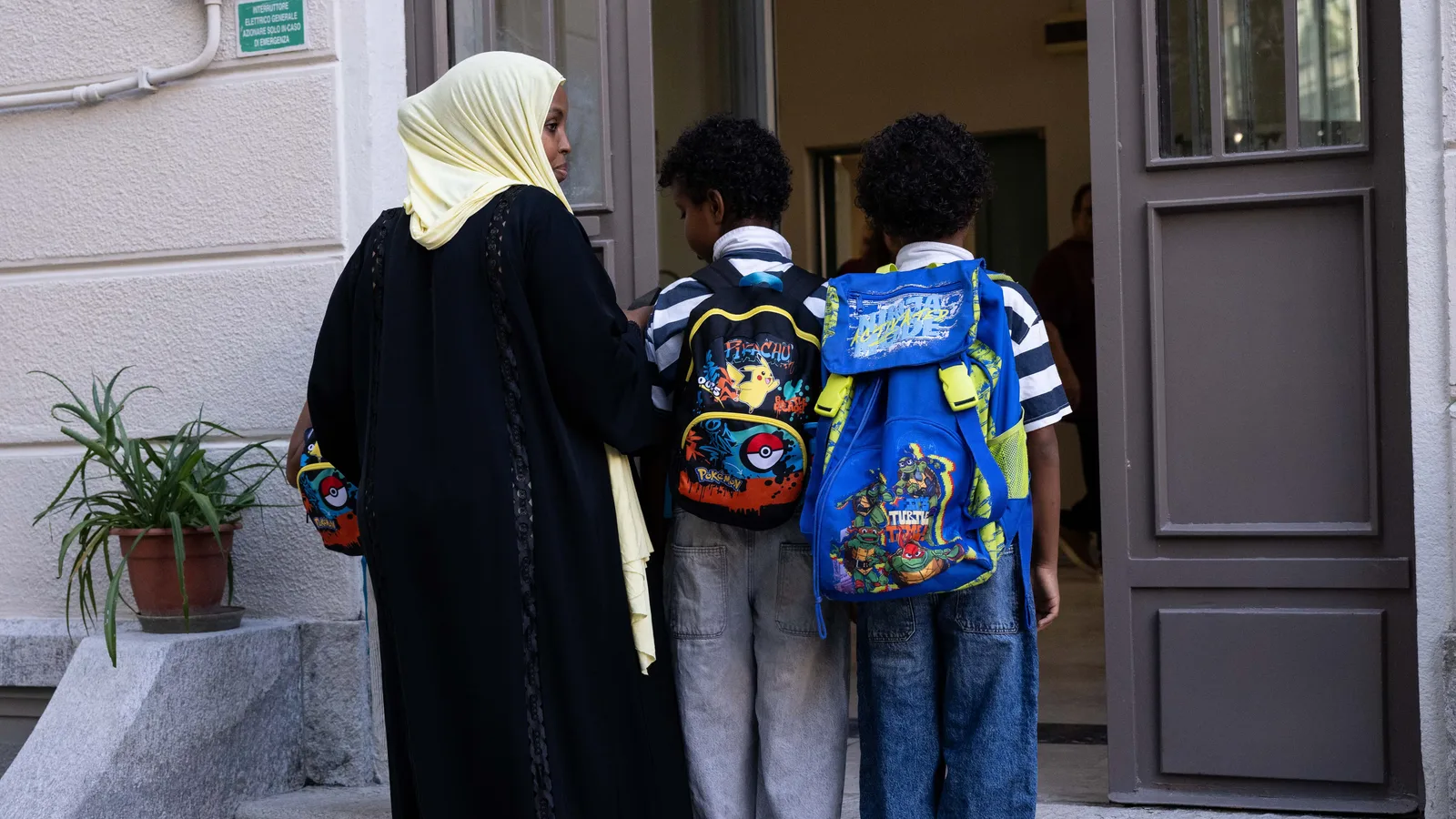 Italia se plantea prohibir el uso del burka y el niqab en la escuela y limitar el número de extranjeros por clase